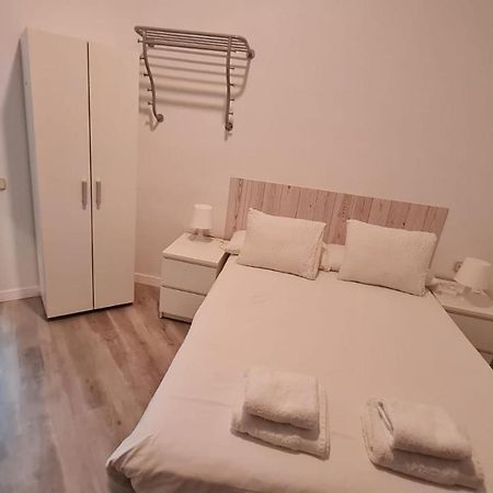 Hostal Eixample Barcelona Exterior photo