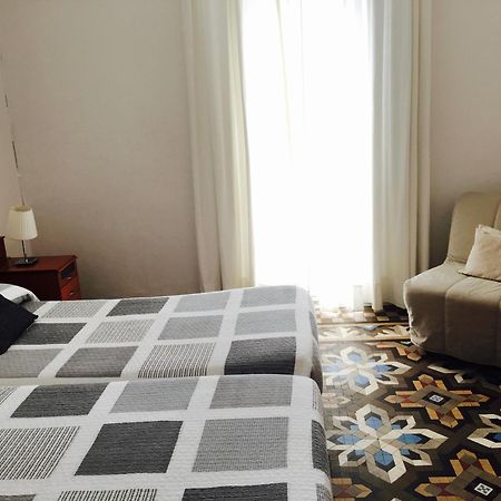 Hostal Eixample Barcelona Room photo