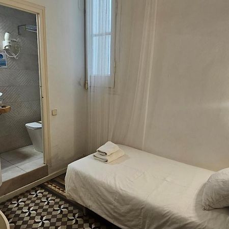 Hostal Eixample Barcelona Exterior photo