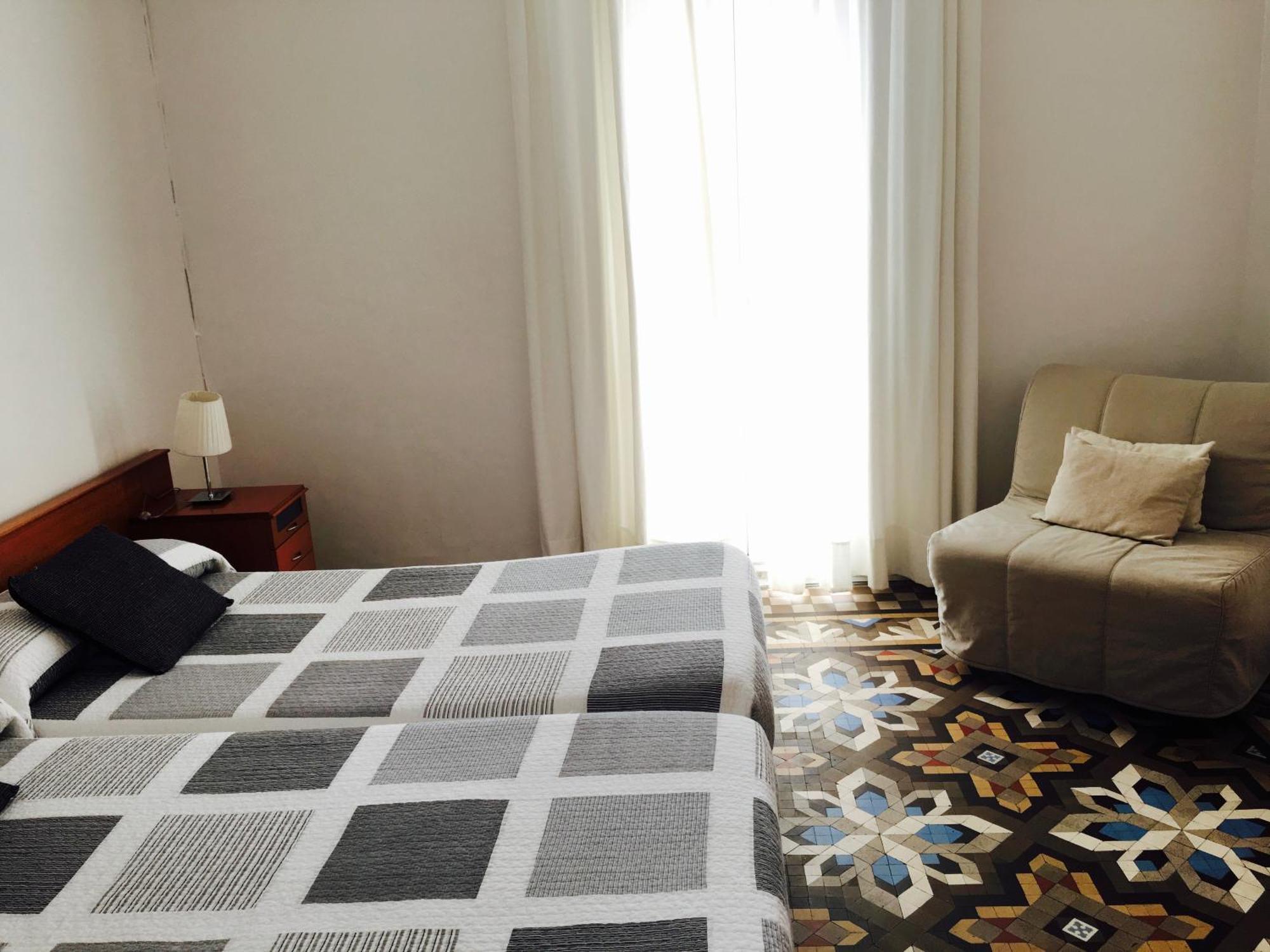 Hostal Eixample Barcelona Room photo