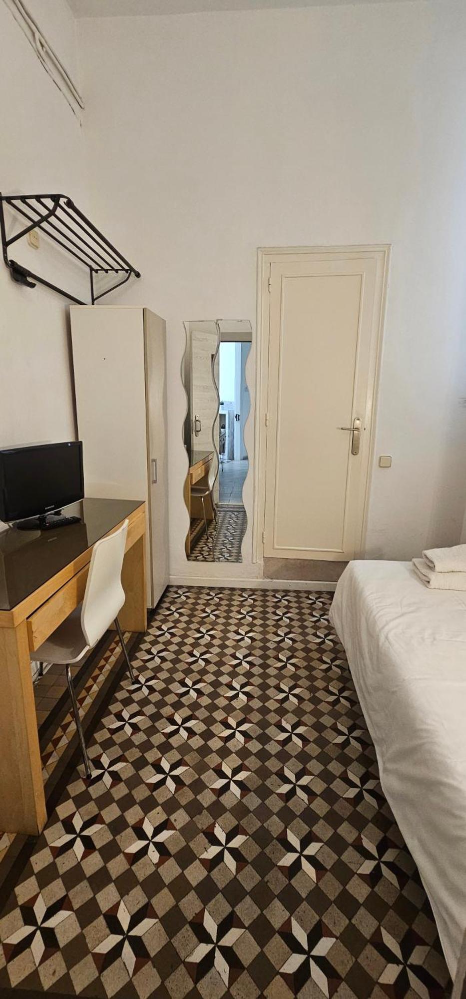 Hostal Eixample Barcelona Exterior photo