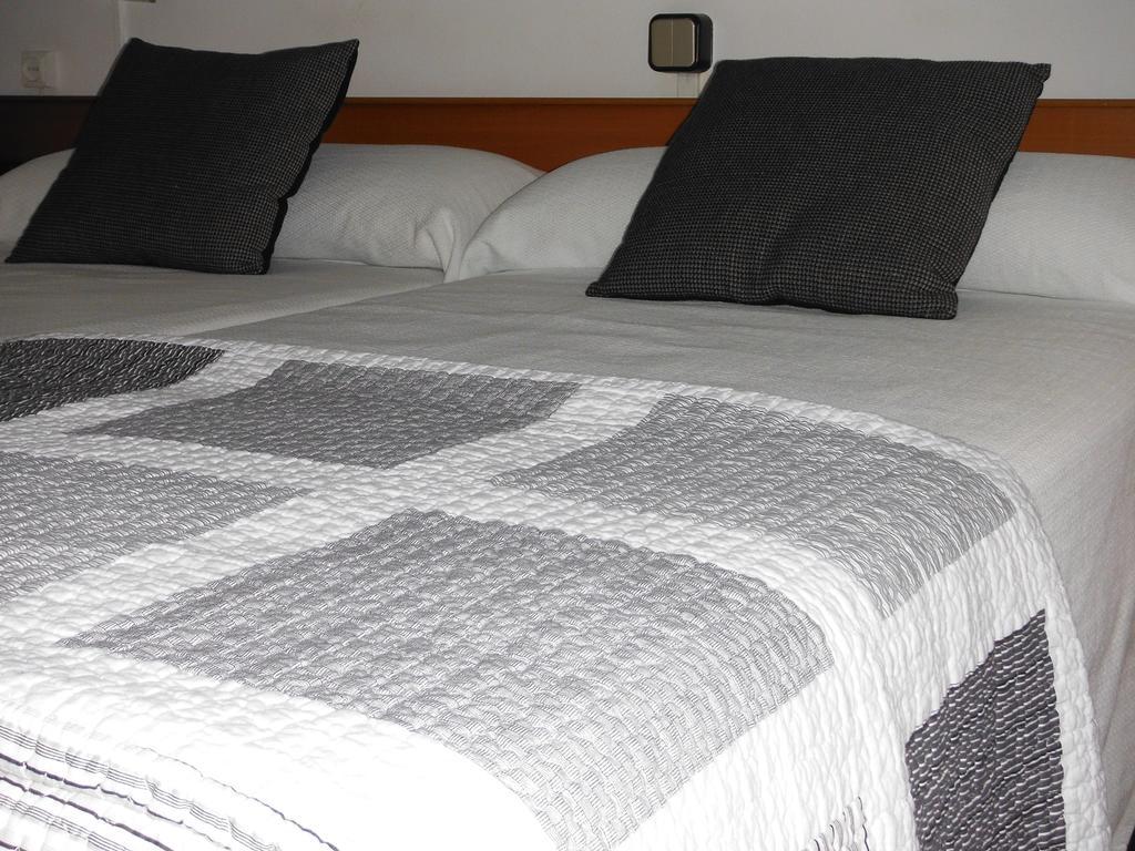 Hostal Eixample Barcelona Room photo