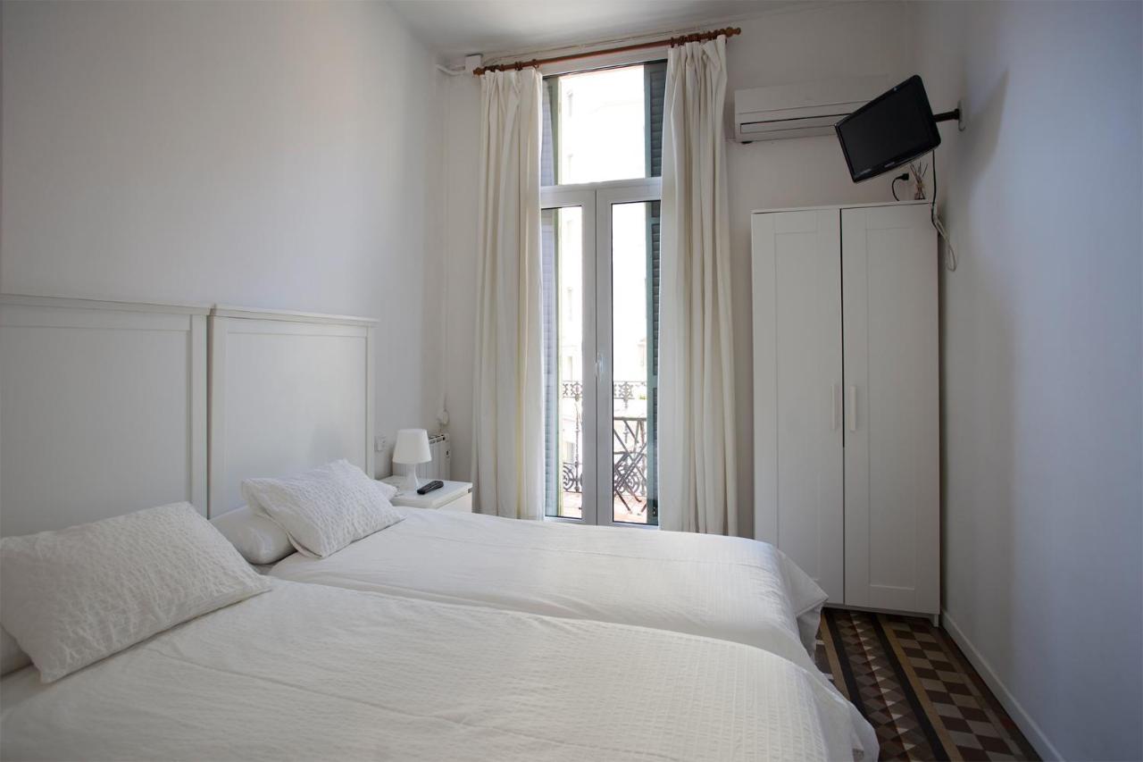 Hostal Eixample Barcelona Exterior photo