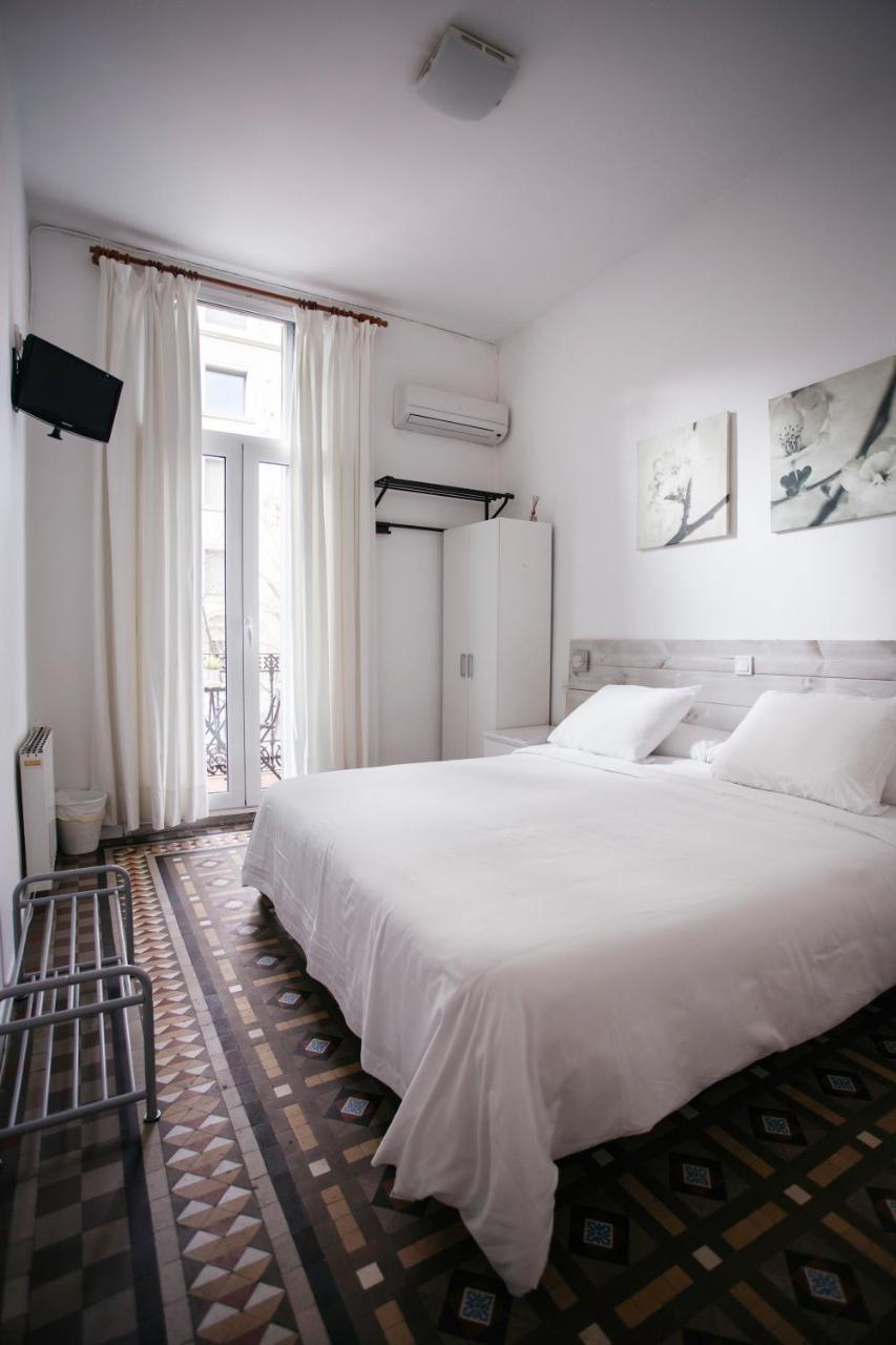 Hostal Eixample Barcelona Exterior photo
